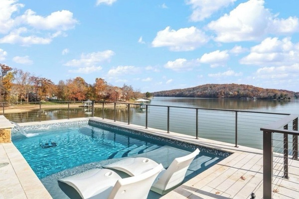 Piscina a l'aire lliure i piscina climatitzada