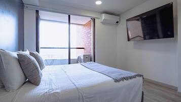 2 bedrooms, in-room safe, desk, iron/ironing board