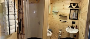 Shower, hair dryer, towels, soap - Awesome Sebec lake Cabins (Sebec)