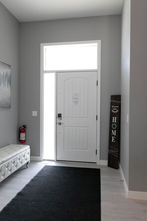 Interior - Suite Stay in Cochrane (Cochrane)