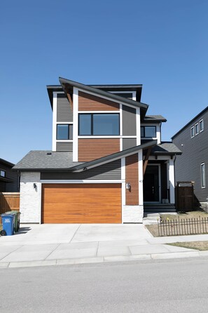 Exterior - Suite Stay in Cochrane (Cochrane)