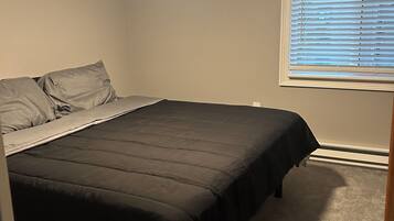 1 bedroom, desk, iron/ironing board, WiFi