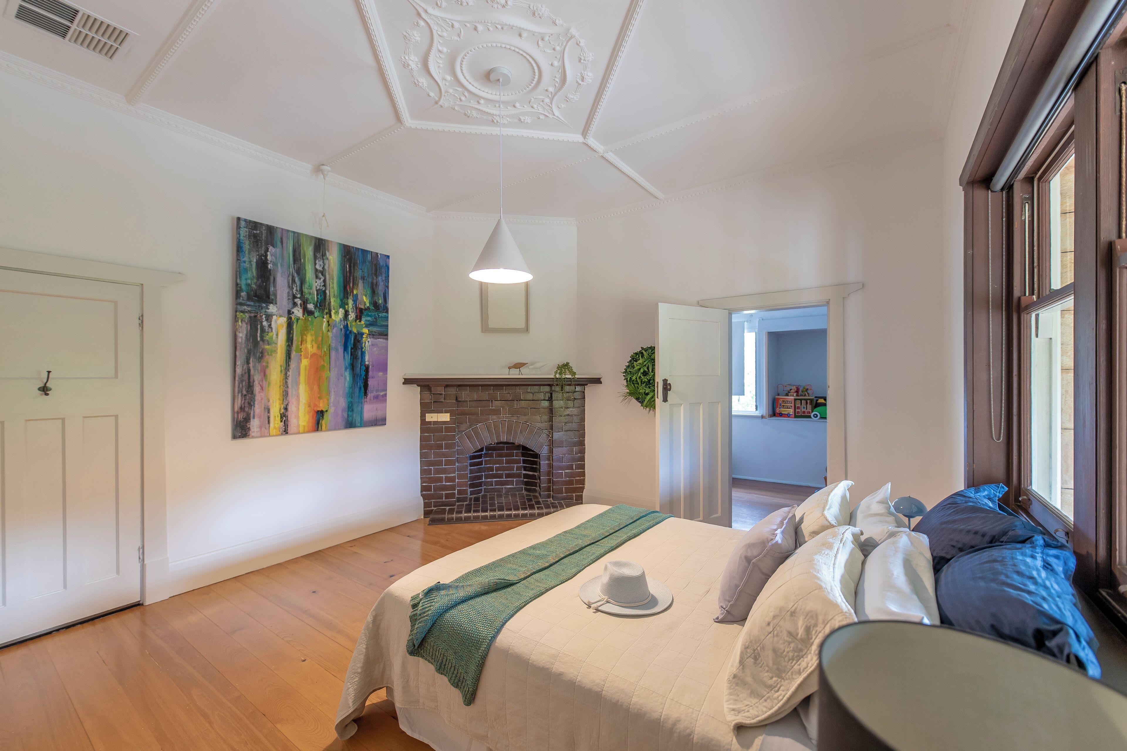 4 bedrooms, desk, iron/ironing board, WiFi