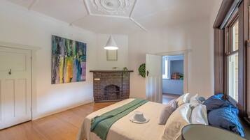 4 bedrooms, desk, iron/ironing board, WiFi