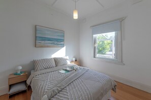 4 bedrooms, desk, iron/ironing board, WiFi