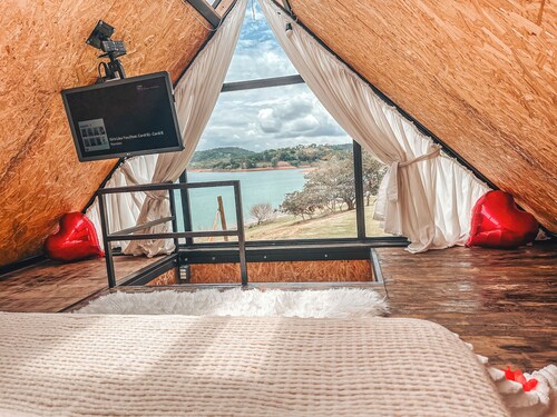 Charming tiny house on the dam, surrounded by nature and pet friendly