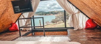 Charming tiny house on the dam, surrounded by nature and pet friendly