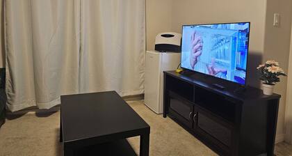 Family-Friendly Cozy Basement Suite - Up to 4 Guests