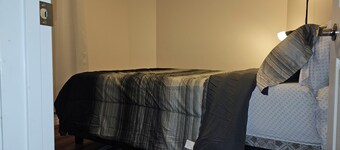 Family-Friendly Cozy Basement Suite - Up to 4 Guests