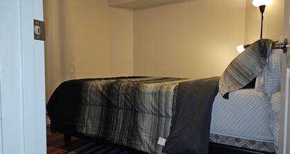 Family-Friendly Cozy Basement Suite - Up to 4 Guests