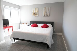 3 bedrooms, desk, free WiFi, bed sheets