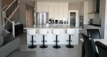 Scenic Cochrane Family Home