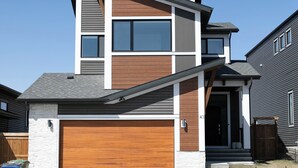 Exterior - AC, Scenic Cochrane Family Home (Cochrane)
