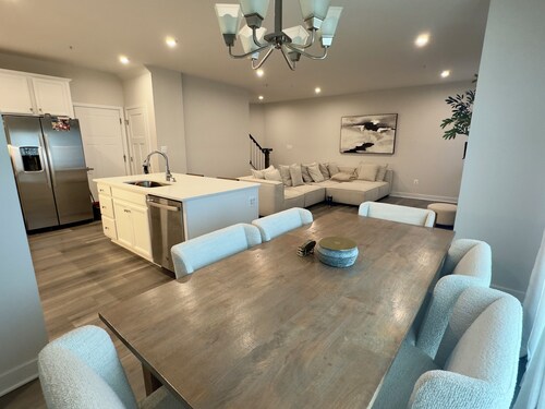 Modern and Cozy Home in Bel Air with a Home Office and Fireplace