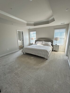 3 habitaciones, escritorio, tabla de planchar con plancha y wifi gratis 