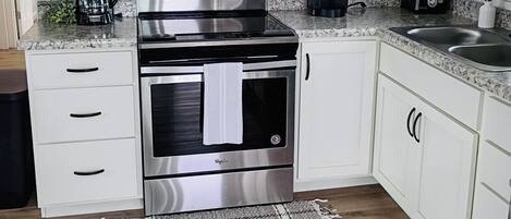 Refrigerador, horno, placa de cocina, cafetera/tetera