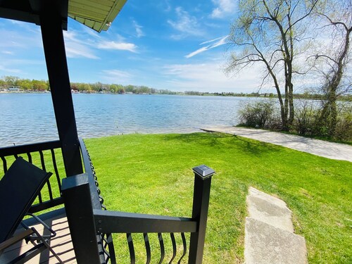 Water’s Edge Retreat, Charming 2-bedroom Lake House, marvelous Shipshewana