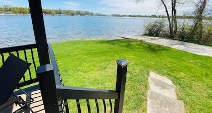 Water’s Edge Retreat, Charming 2-bedroom Lake House, marvelous Shipshewana