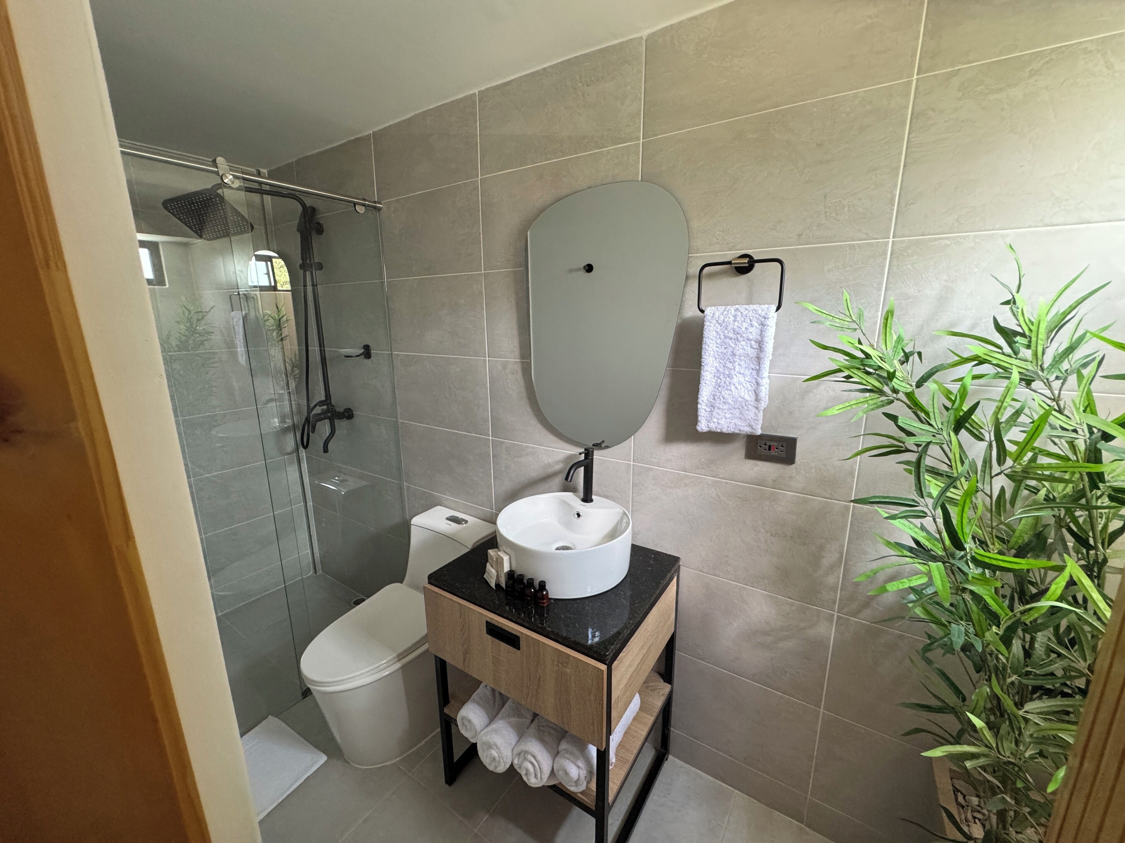 Premium vierpersoonskamer | Badkamer | Handdoeken