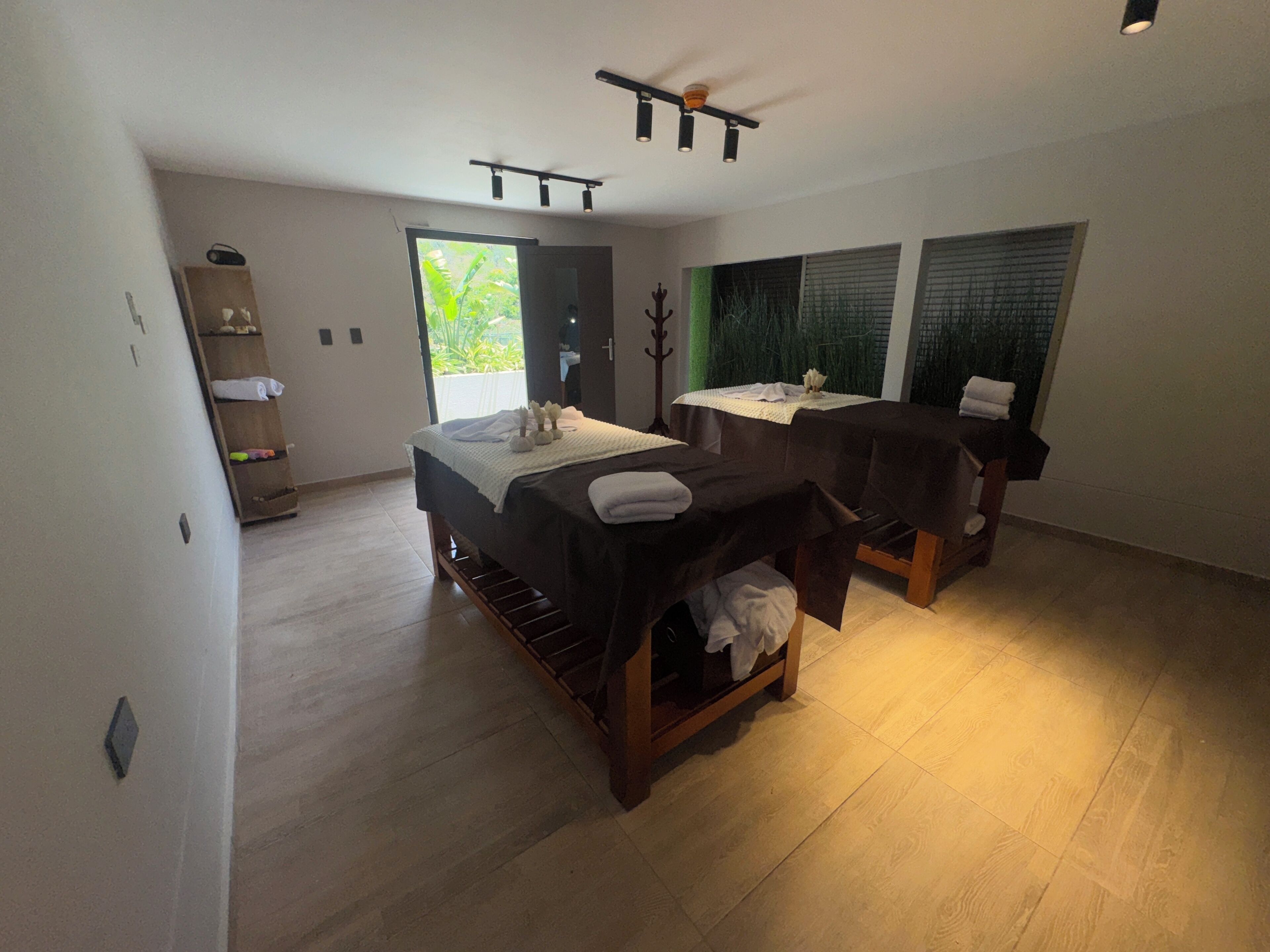 Couples treatment room(s), body treatments, body wraps, body scrubs