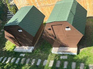 Tenda, kamar mandi umum, pemandangan sungai | Seprai premium, tirai kedap cahaya, dan setrika/meja setrika