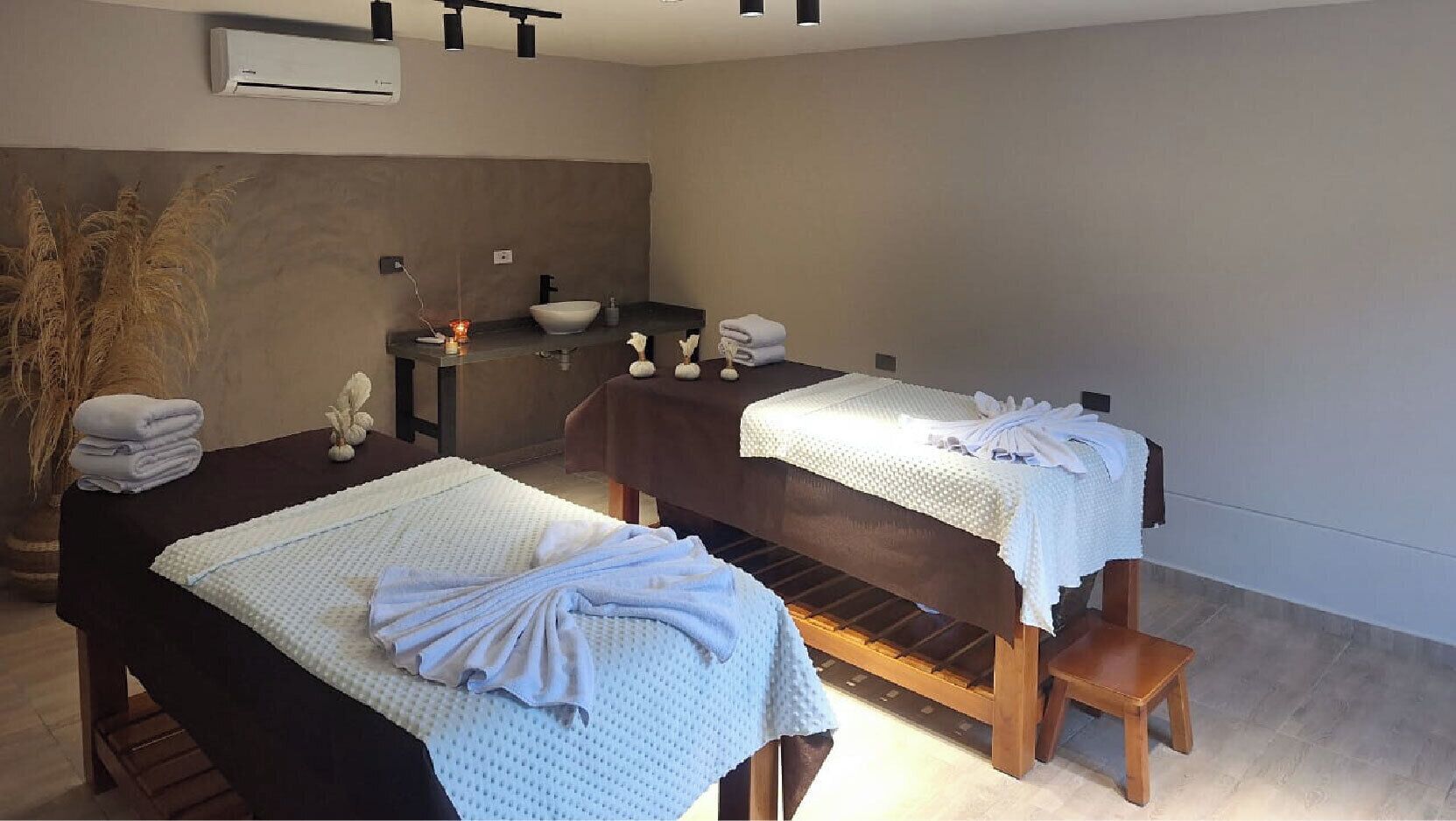 Couples treatment room(s)