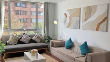 Smart TV, fireplace