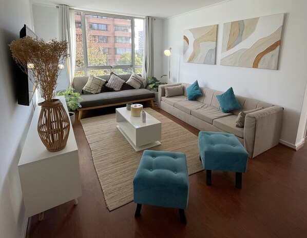 Smart TV, fireplace