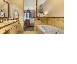 ジェットバス、ヘアドライヤー、タオル、石鹸