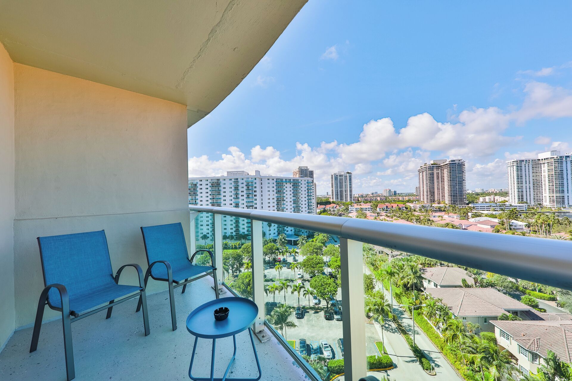 施設の敷地. Ocean reserve Sunny Isles beach AC,WI-FI, POOL, FREE PARKING, World cup welcome