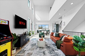 Smart TV, videojuegos, futbolito