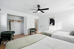 3 Schlafzimmer, Schreibtisch, Bügeleisen/Bügelbrett, WLAN