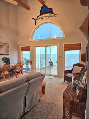 Bayfront 3 Bedrooms House with Huge Deck /Private Beach/Beach House Sleeps 6 Ppl