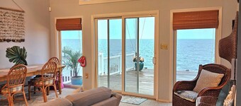 Bayfront 3 Bedrooms House with Huge Deck /Private Beach/Beach House Sleeps 6 Ppl