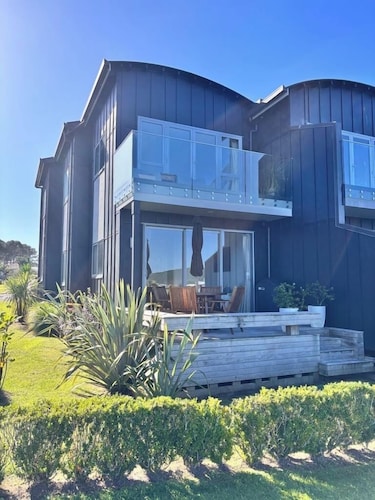 Charming Lakeview Golf Villa