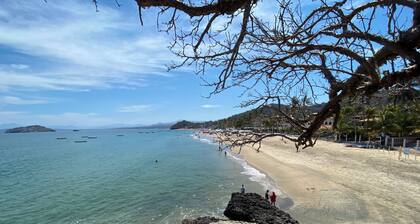 Nice 4-bedroom house for 18 with WiFi and AC in beautiful Los Ayala near beach