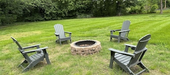 Charming 2-bedroom house on 1+ acres in West Paducah with Patio, Firepit & Wifi