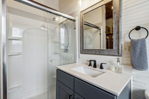 Shower, hair dryer, towels