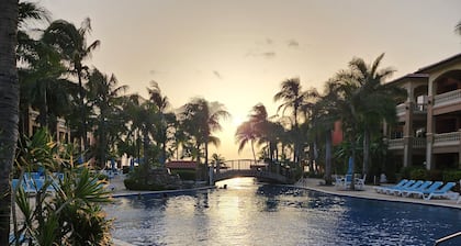 2 KING BEDROOMS, INCLUDES RESORT FEES & ONE AIRPORT TRANSFER!