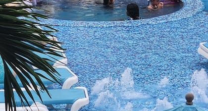 2 KING BEDROOMS, INCLUDES RESORT FEES & ONE AIRPORT TRANSFER!