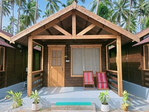Cottage Premium, balcon, vue partielle sur la mer | Coffres-forts dans les chambres, bureau