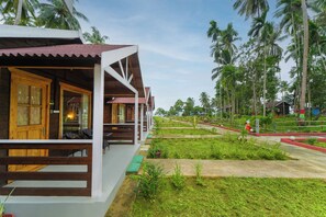 Premium-feriehus - balkon - delvis havudsigt | Pengeskab på værelset, skrivebord, arbejdsområde til bærbare computere