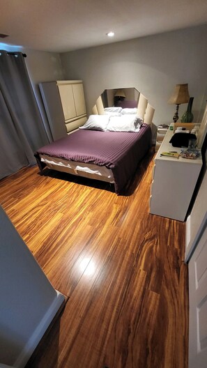 3 chambres, fer et planche à repasser, Wi-Fi gratuit, draps fournis