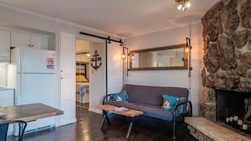 Smart TV, fireplace