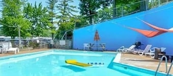 Cozy 1-bedroom condo in Lake Ozark. On the lake at the prime location of the 4MM