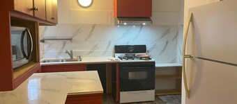 Charming 2-bedroom in lovely San Diego with WiFi, AC close to convention center