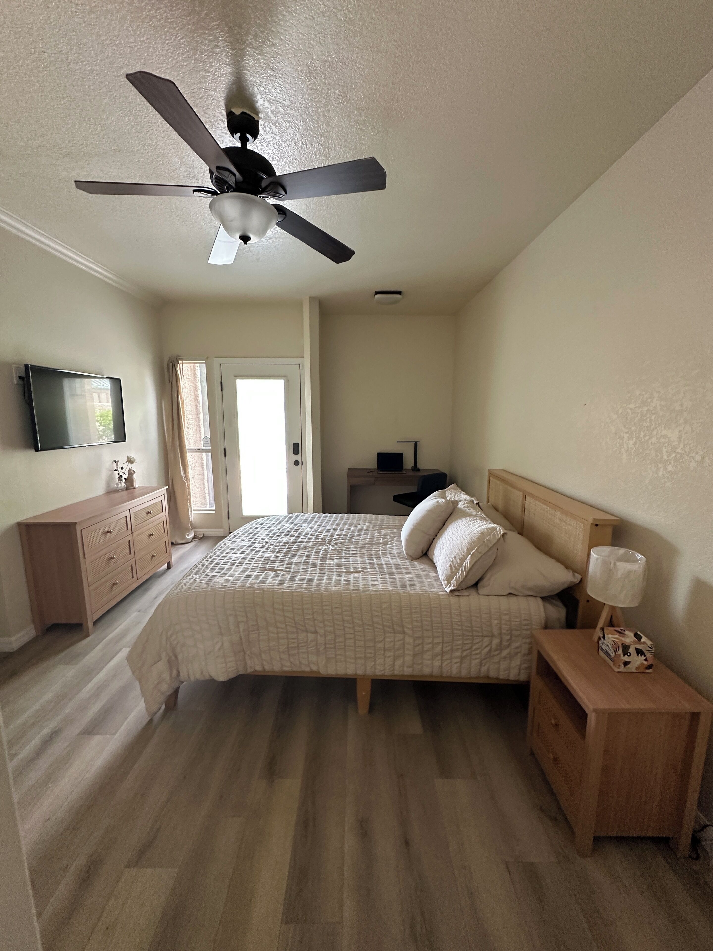 2 chambres, fer et planche à repasser, accès au Wi-Fi (inclus)