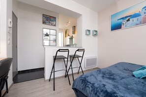 Iron/ironing board, free WiFi, bed sheets