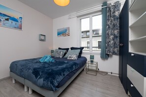 Iron/ironing board, free WiFi, bed sheets