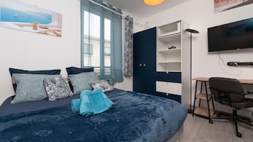 Iron/ironing board, free WiFi, bed sheets